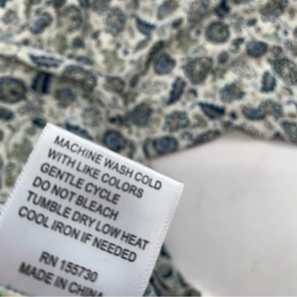 Rose & Olive Blouse 1X Button Front Blue Floral Smocking Flowy Light Office Work - Picture 9 of 11